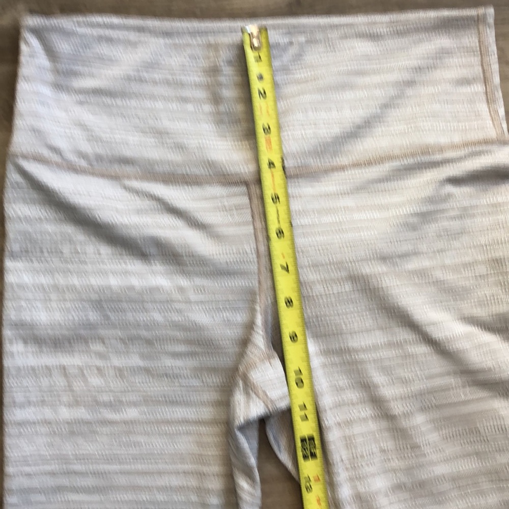 Athleta Leggings In a tan and white textured pattern. - Picture 6 of 13